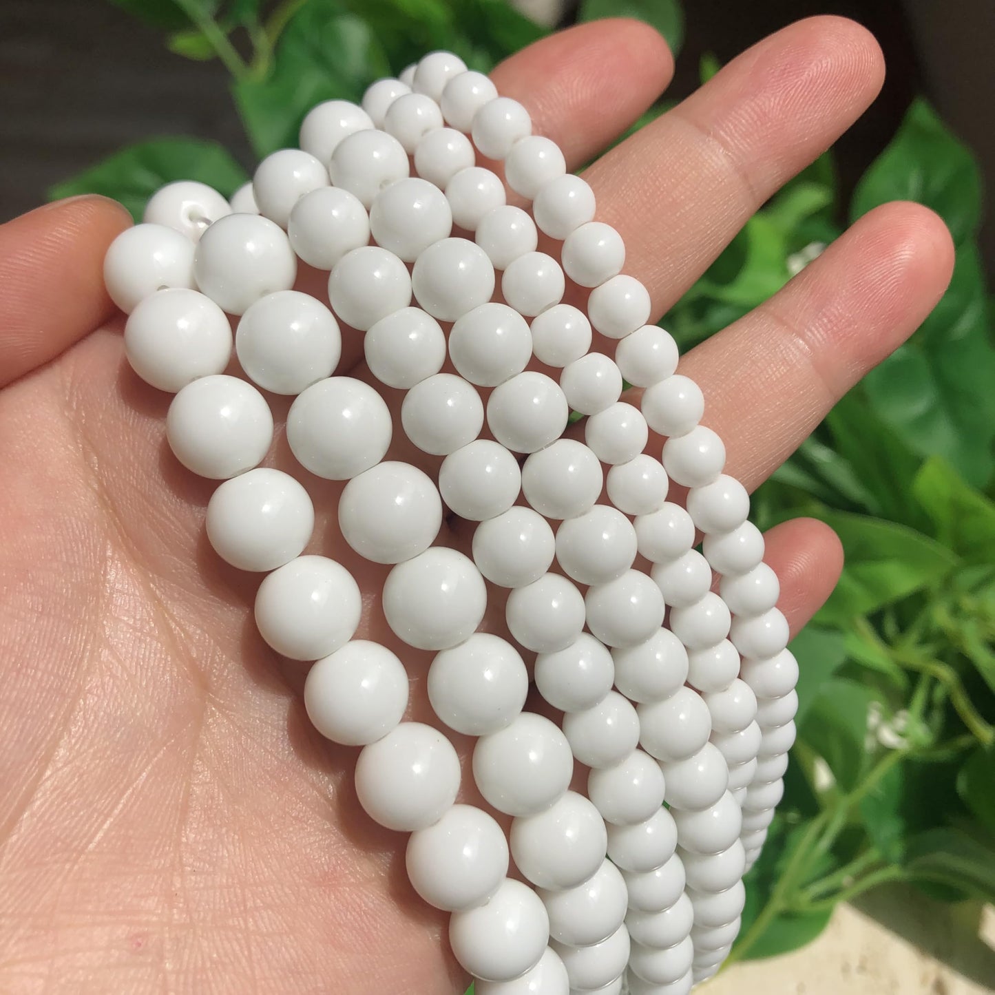 Yochus 45pcs White Tridacna Beads，8mm Healing Power Natural Stone Round Loose Beads for Jewelry Making Earring Necklace DIY Crafts