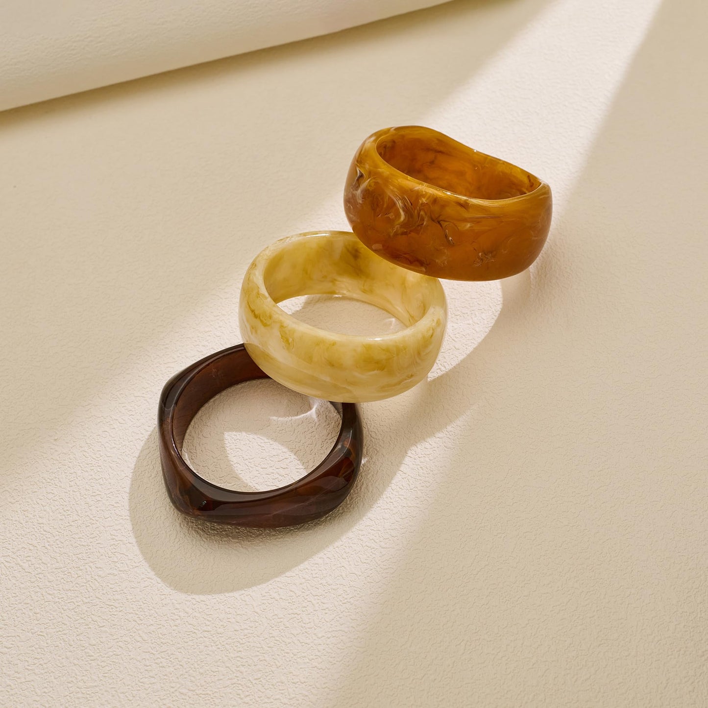 ENSKEFEN 3PCS Acrylic Resin Bangle Bracelet Set for Women Chunky Wide Beige Brown Geometric Irregular Acrylic Bracelets Vintage Statement Resin Bangles