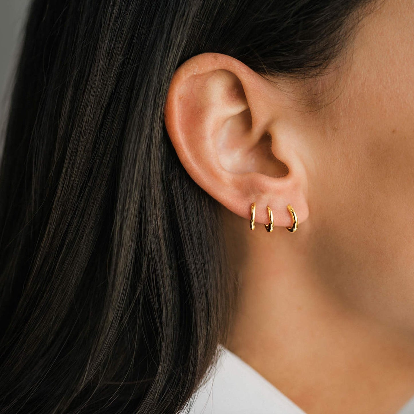 Gokeey Small Gold Hoop Huggie Earrings Set for Women Hypoallergenic Small Tiny Hoops Earrings, Trendy Gold Earrings for Women