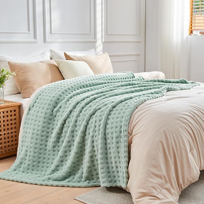 NEWCOSPLAY Super Soft King Blanket Green Premium Silky Flannel Fleece 3D Waffle Checkered Lightweight Bed Blanket All Season Use (New Sage Green, King(90"x110"))