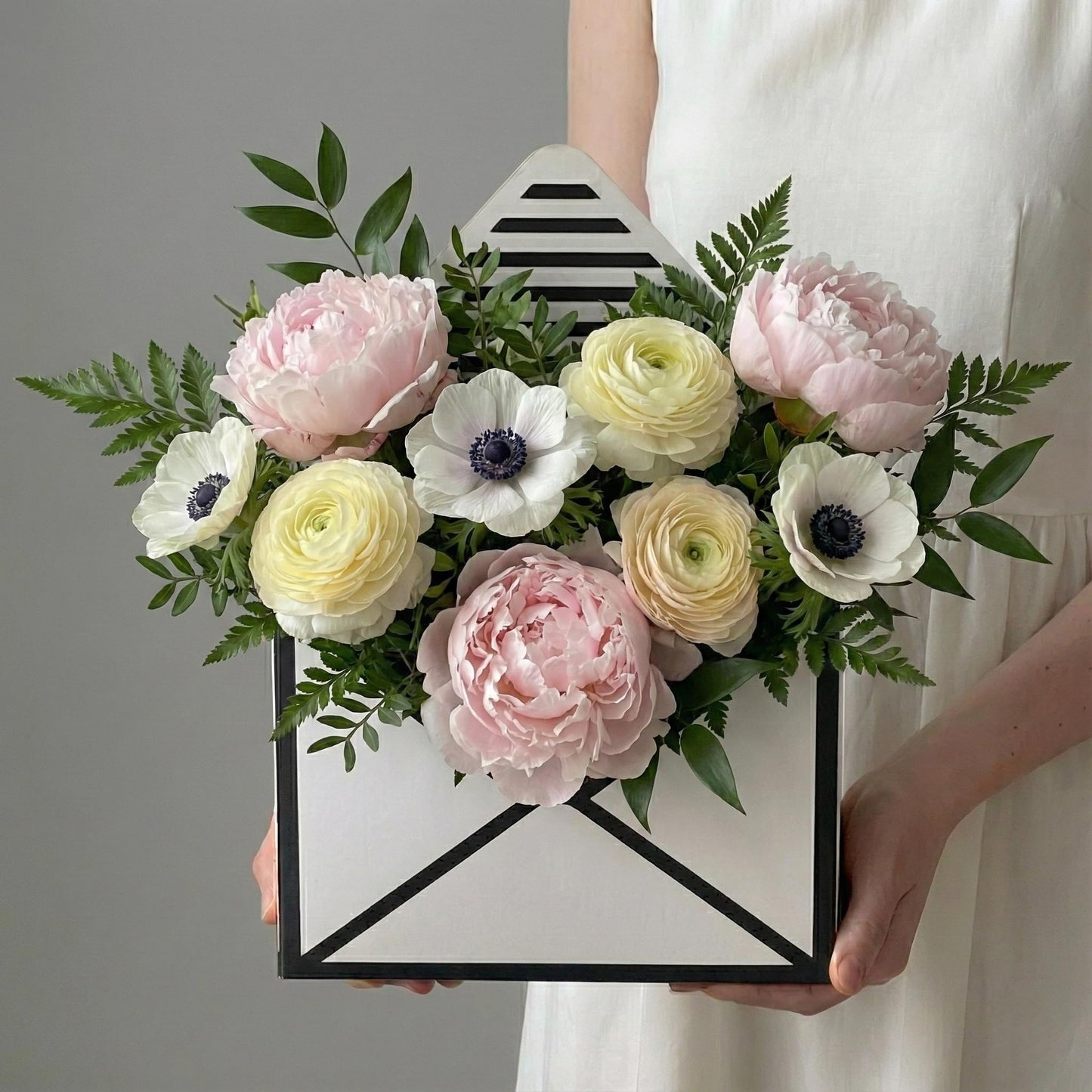 BBJ WRAPS Envelope Flower Boxes for Arrangements Striped Floral Bouquet Wrapping Paper Box Florist Supplies, 8 x 2.8 x 5.7 Inch - 5 Counts