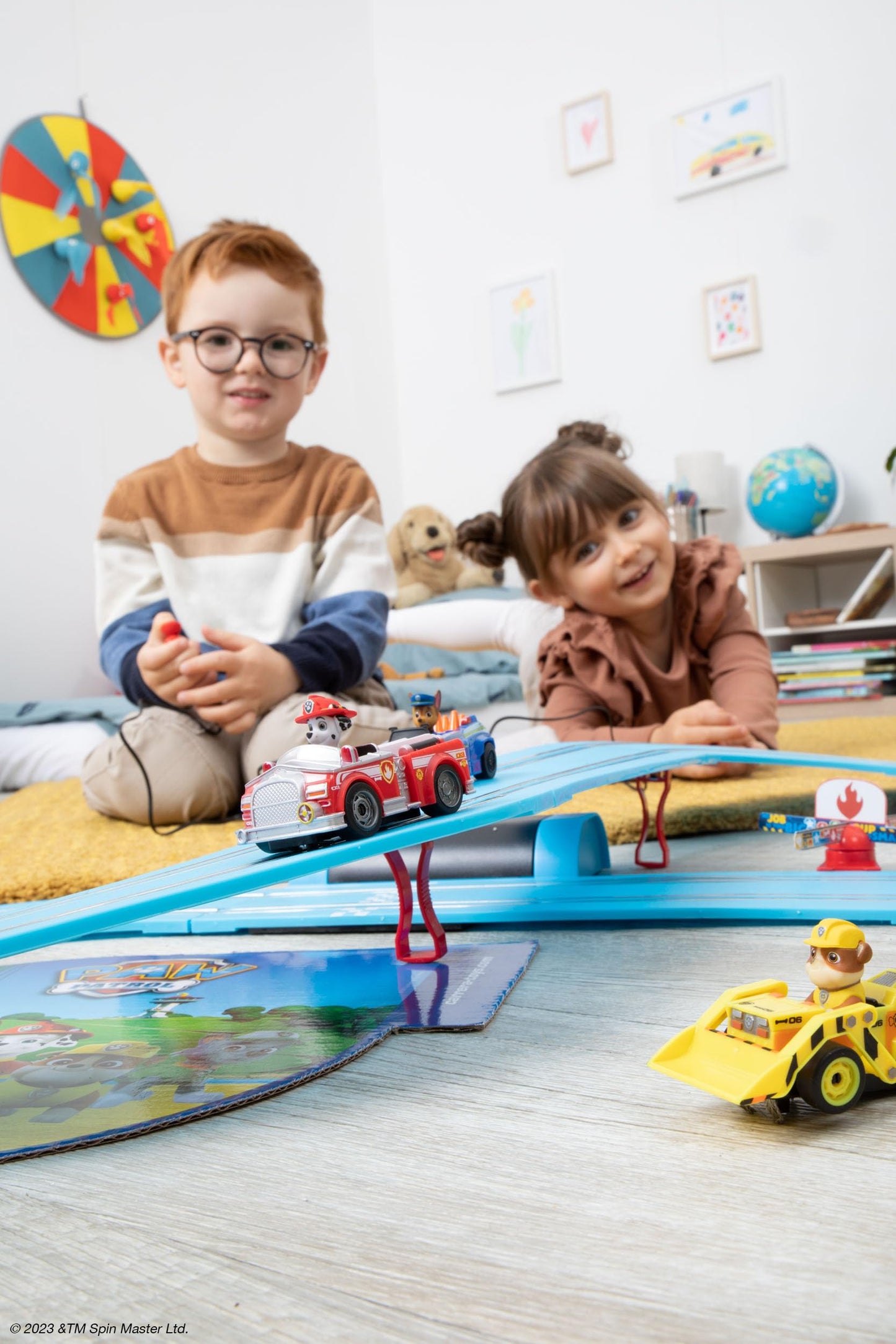 Carrera First Paw Patrol - Slot Car Race Track - Includes 2 Cars: Chase and Marshall - Battery-Powered Beginner Racing Set for Kids Ages 3 Years and Up, Multi