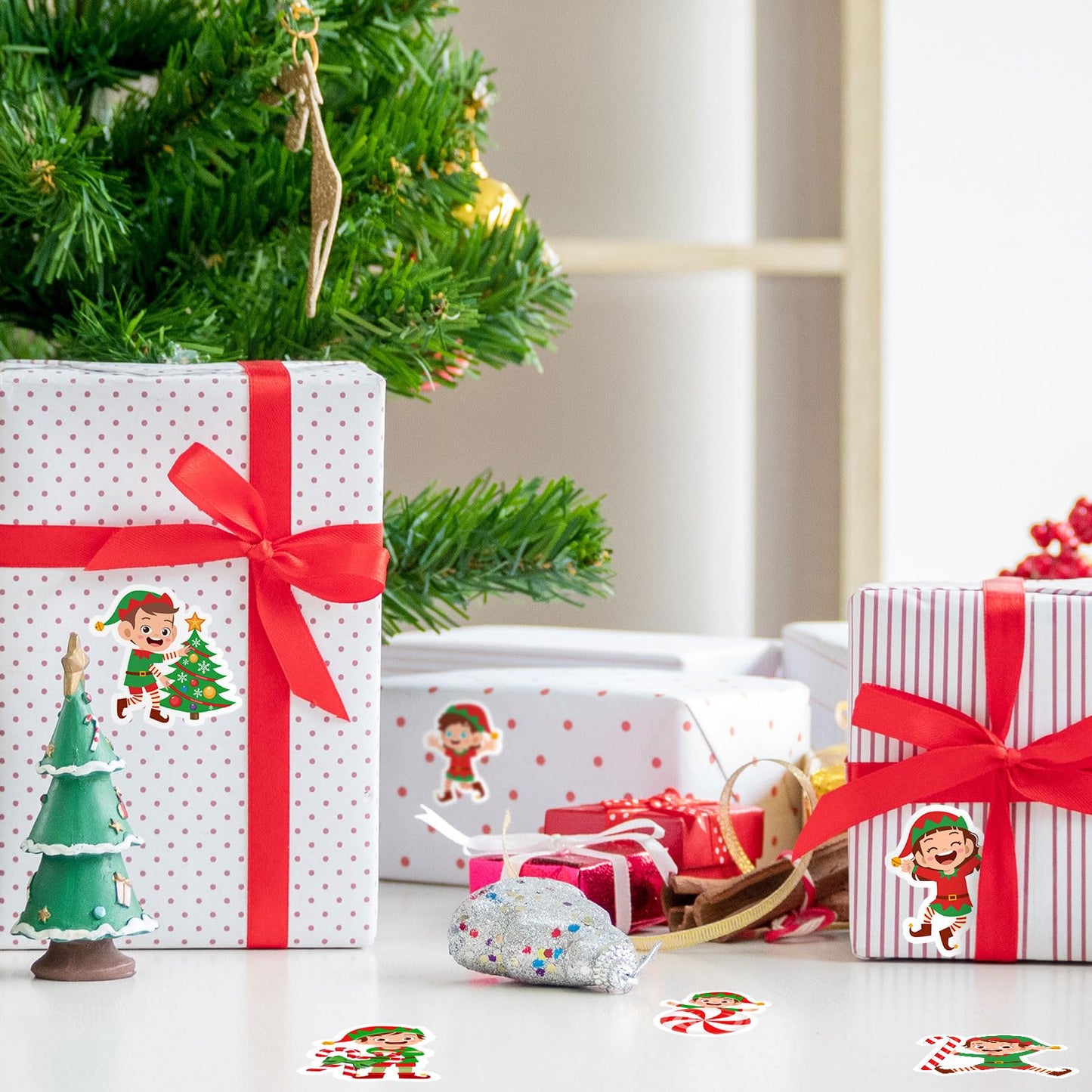 1000Pcs Christmas Stickers Roll 8 Designs Elves Decals Assorted Funny Cartoon Xmas Elf Adhesive Decorative Stickers for Gift Greeting Card Party Supplies