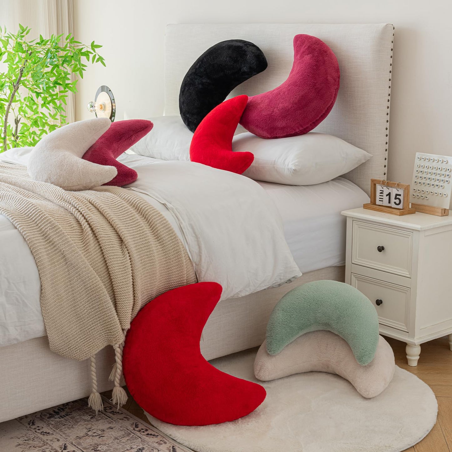 Znhinery Moon Pillow, Decorative Throw Pillows with Soft Faux Rabbit for Bed Couch, Moon Shaped Pillows Plush Floor Cushions Room Decor Pillow for Sofa Bedroom Living Room