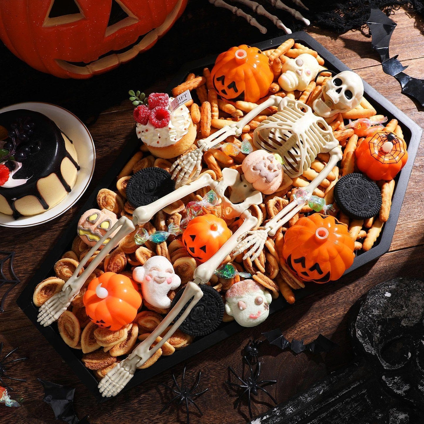 Seeloowy 17.8'' Halloween Coffin Charcuterie Board with 16" Skeleton Large Wooden Coffin Serving Tray Board Skeleton Spooky Gothic Home Decor for Halloween Party Gothic Accessories