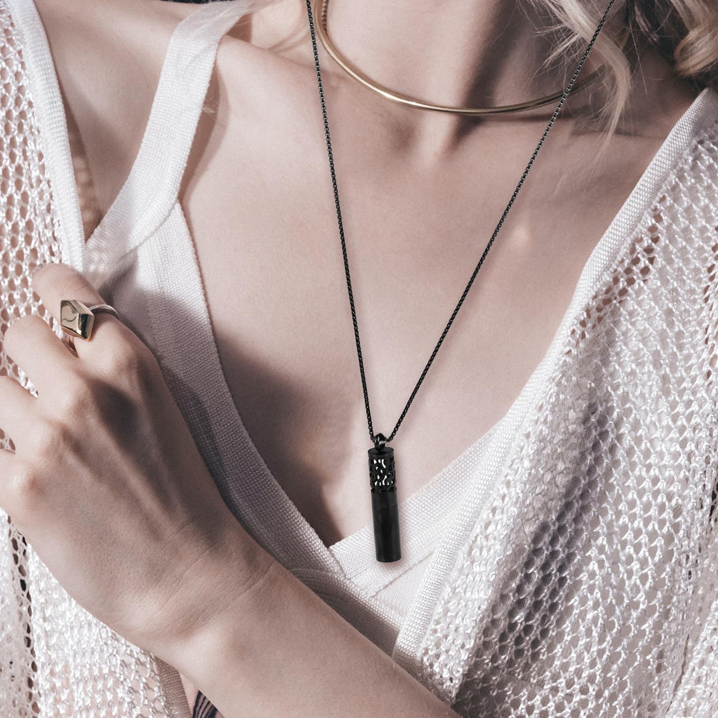 CAIRIAC Essential Oil Necklace for Women, Aromatherapy Necklace Diffuser, Women's/Men's Fragrance Diffuser Pendant (Black)