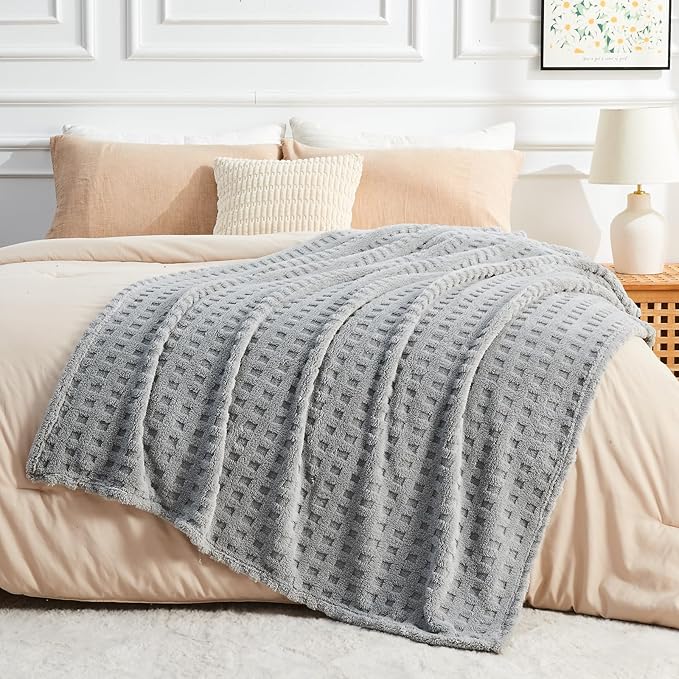 NEWCOSPLAY Super Soft King Blanket Grey Premium Silky Flannel Fleece 3D Waffle Checkered Lightweight Bed Blanket All Season Use (Light Grey, King(90"x110"))