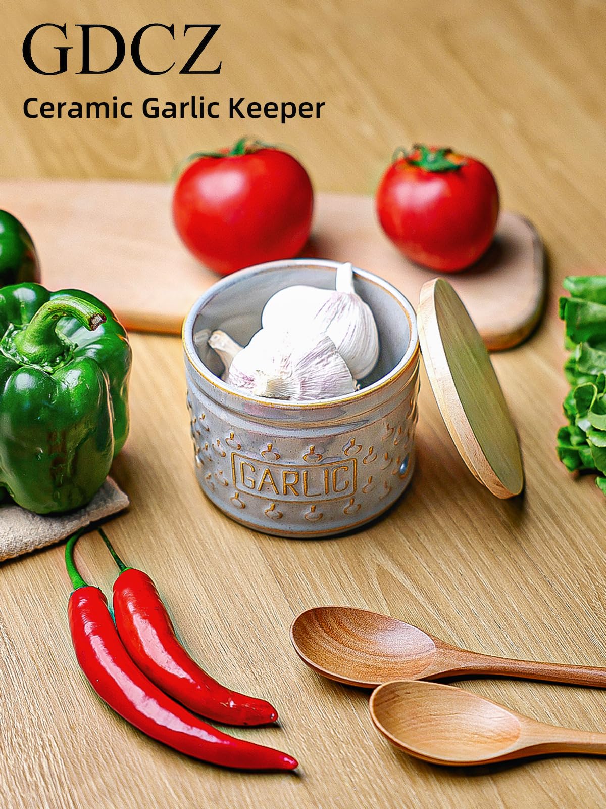 GDCZ Garlic Keeper with Lid, Ceramic Garlic Holder Storage Container to Keep Your Garlic Cloves Fresh Longer, 4.3 Inch (Grey)