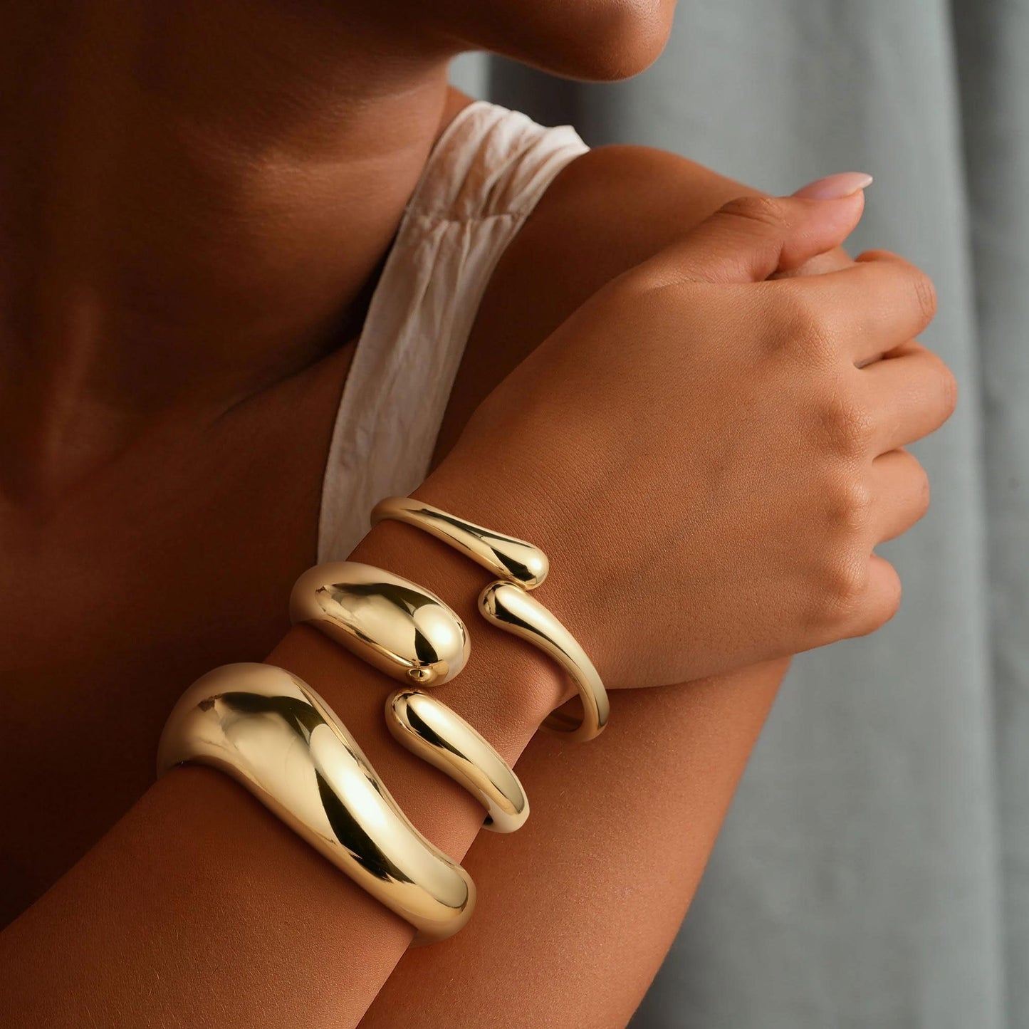 M MOOHAM Chunky Gold Bangle Bracelets for Women, Dainty 14k Gold-Plated Chunky Stackable Statement Bangles Bracelet Stack Twist Cuff Bracelet Sets for Women Trendy Jewelry Gifts