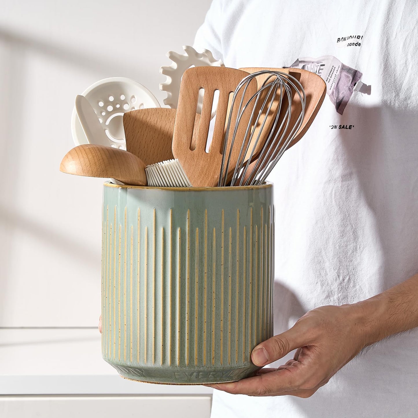 JIEMEI HOME Kitchen Utensil Holder, Ceramic Stable Utensil Crock for Countertop, 7.2" Large Utensil Organizer with Cork Mat, Removable Bamboo Divider for Kitchen Décor and Accessories, Wild Sage Earth