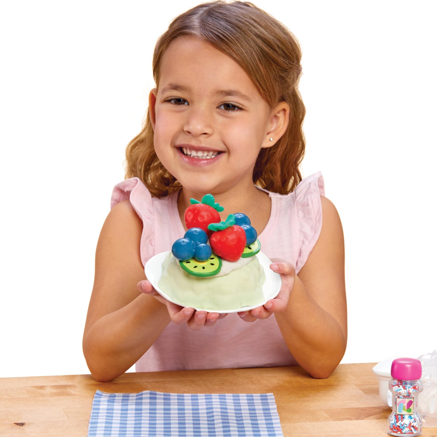 Little Tikes Creative Chefs Bluey Pavlova Kit with 15 Accessories, Pretend Play Cooking Set, for Boys and Girls Ages 3+ Years