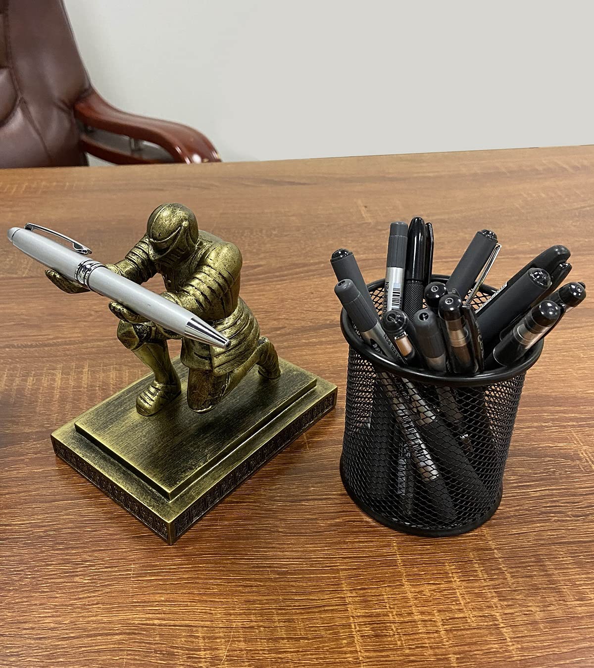 Ofiedx Executive Knight Pen Holder with a Pen Personalized Desk Accessories Decor Home Office Cool Pen Stand Gold