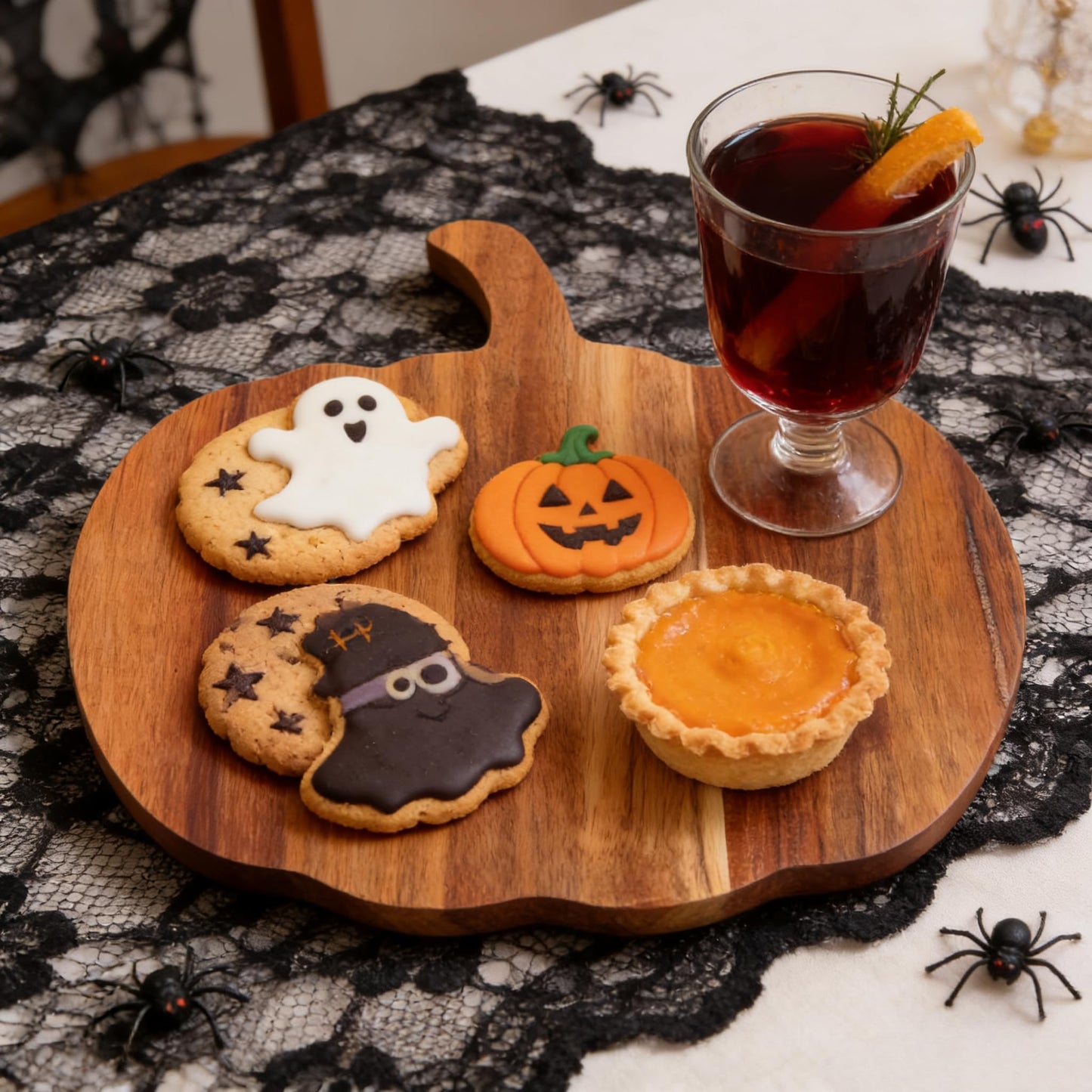 Halloween Pumpkin Shaped Wood Cutting Board for kitchen Decoration, Halloween Charcuterie Wooden Boards with Handle for Chopping Meat, Vegetables, Fall Kitchen Decor