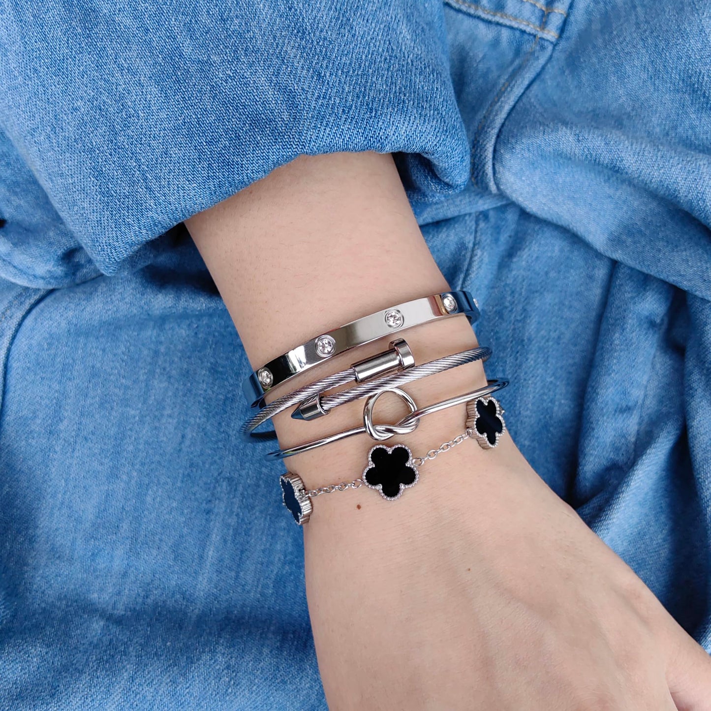 MAOCEN Womens 4Pcs Stackable Floral Gold Bracelets Stainless Steel Bangle Bracelets Non Tarnish Silver Set Trendy Jewelry Gifts for Womens (Silver Black, 7")