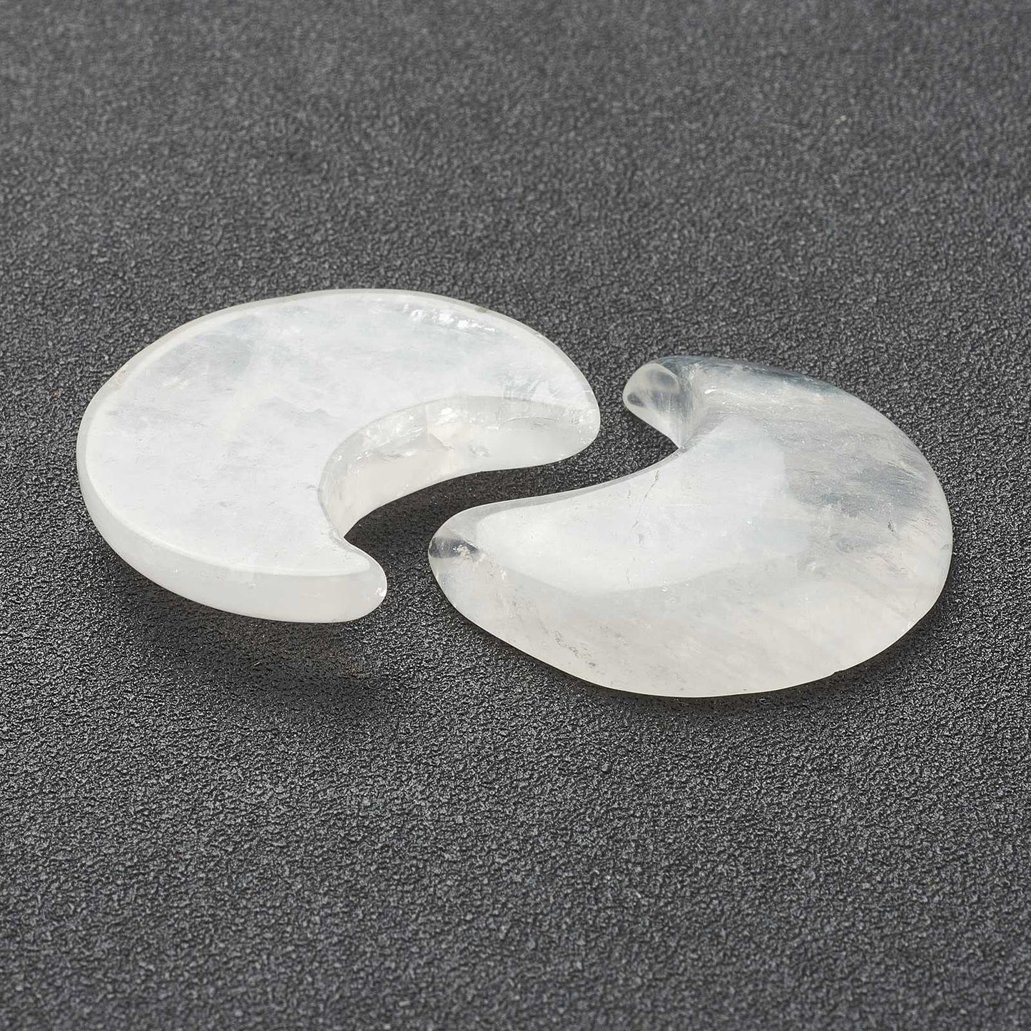 SUPERFINDINGS 10Pcs Natural Crystal Crescent Moon White Quartz Gemstone Healing Crescent New Carved Stones Crystal Worry Stones for Jewelry Making Meditation Balancing Pendant Decor