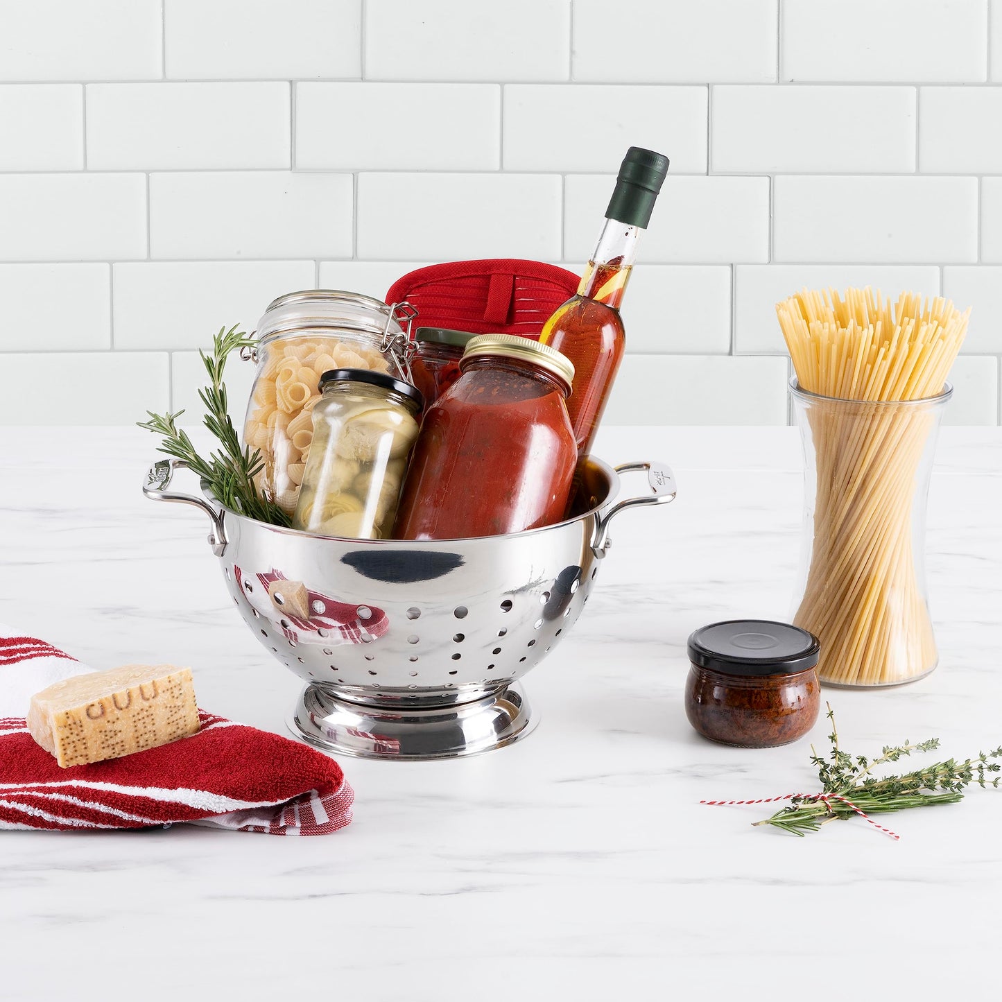 All-Clad Tools and Accessories Stainless Steel Colander 5 Quart Strainer, Pasta Strainer with Handle, Pots and Pans Silver