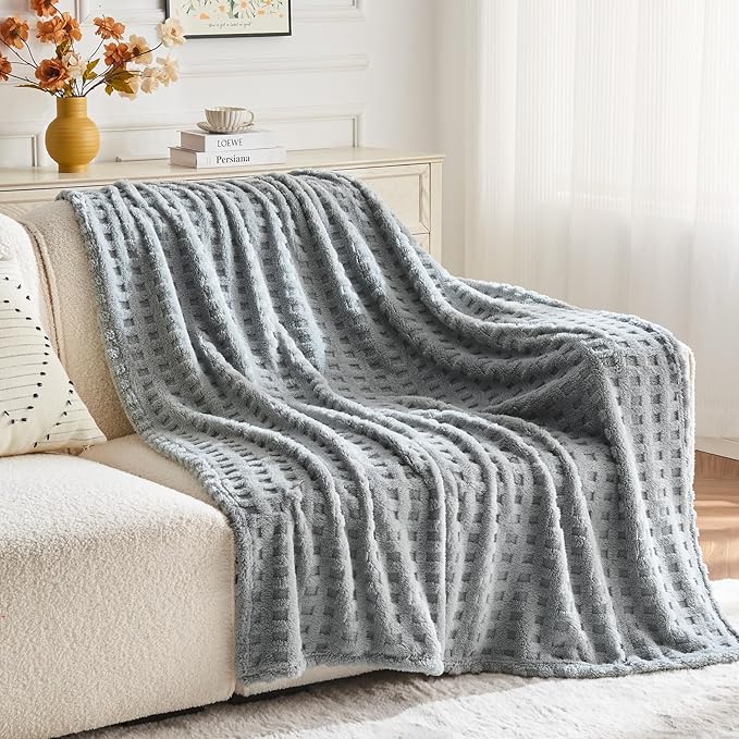 NEWCOSPLAY Super Soft King Blanket Grey Premium Silky Flannel Fleece 3D Waffle Checkered Lightweight Bed Blanket All Season Use (Light Grey, King(90"x110"))