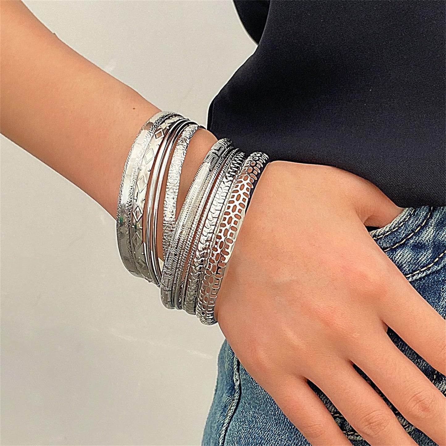 YBMYCM 10Pcs Gold-plated Bangle Bracelet Set for Women Multi Layer Stackable Wide Bangles Indian Chunky Bangle Bracelets Ethnic Glossy Textured Bracelets Wedding Outfit Jewelry