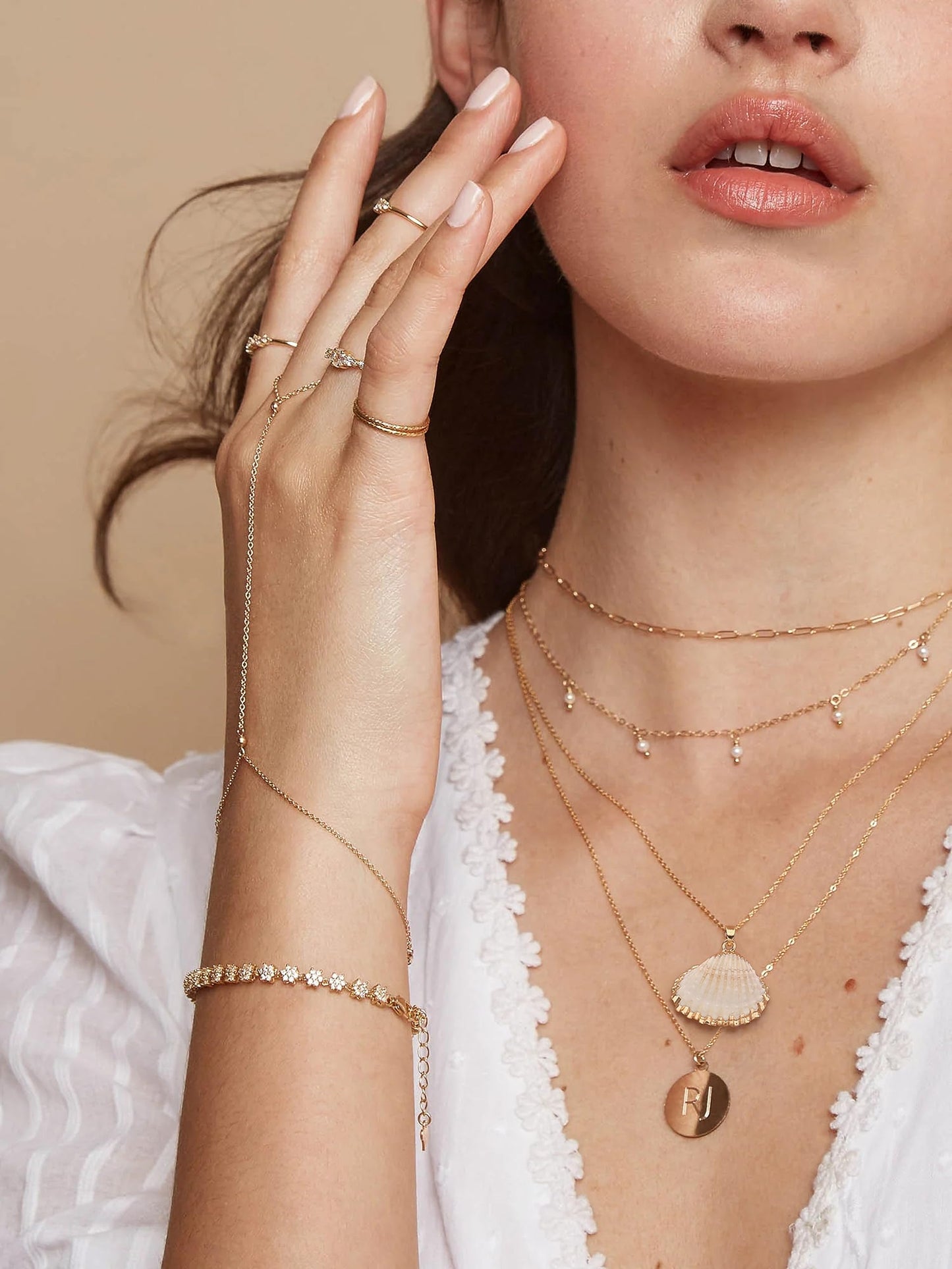 CANEVINKA 18K Gold Plated Natural Scallop Pendant Necklace Dainty Personalized Handmade Layered Charm Summer Beach Necklace Seashell Pendant Thin Cable Chain Necklace for Women