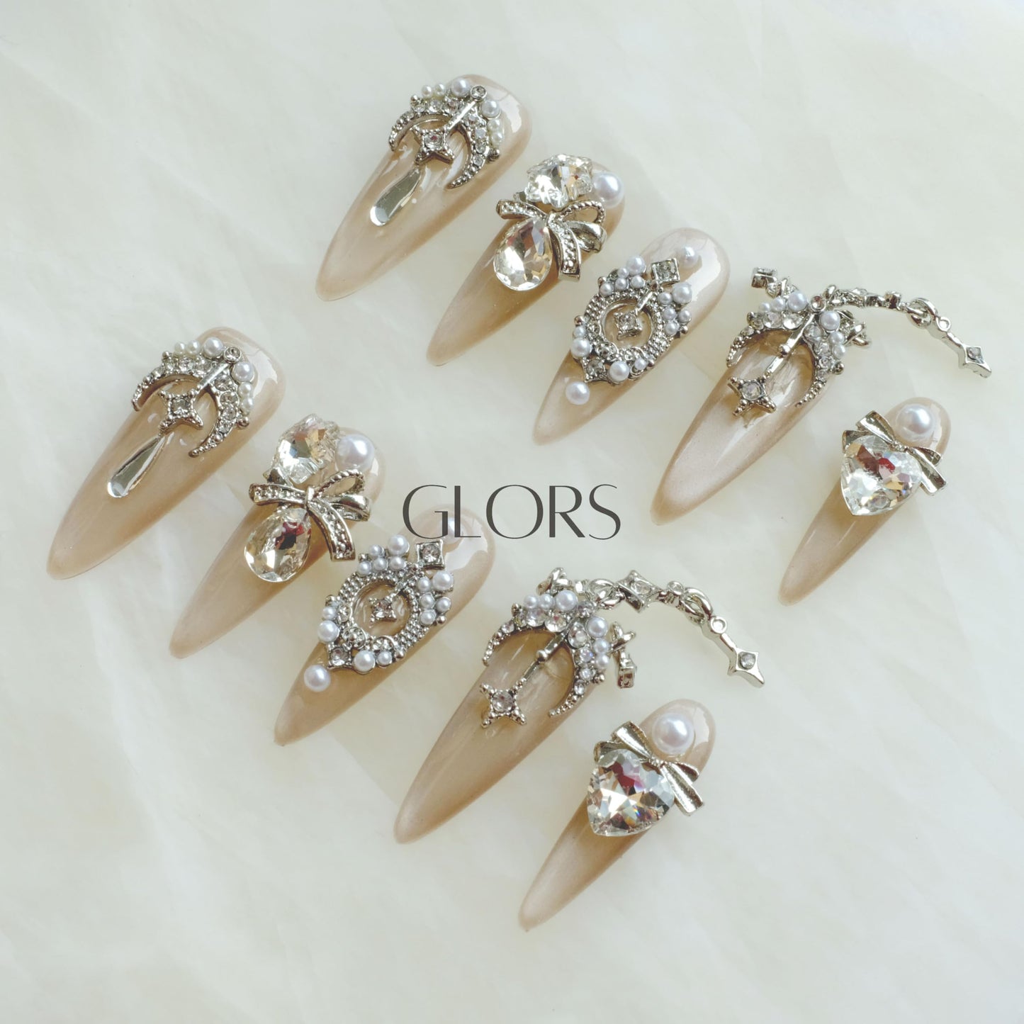 [GLORS] Luxury Press-On Nails, Nude False Nails with Rhinestones and Pearl Chain in Long Stiletto, 10 Pieces (S, LS)