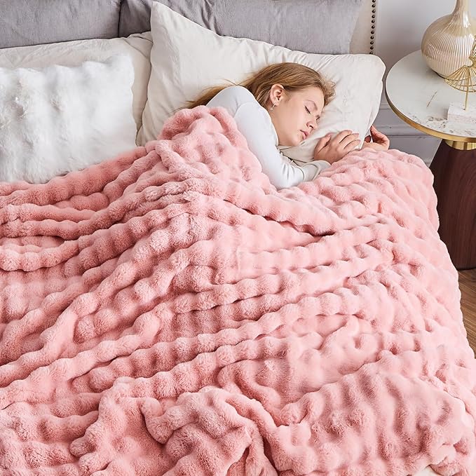 NEWCOSPLAY Faux Fur Throw Blanket Pink Bubble Blanket Thick Warm Soft for Couch Sofa Bed 550GSM (Pink, Throw(50"x60"))