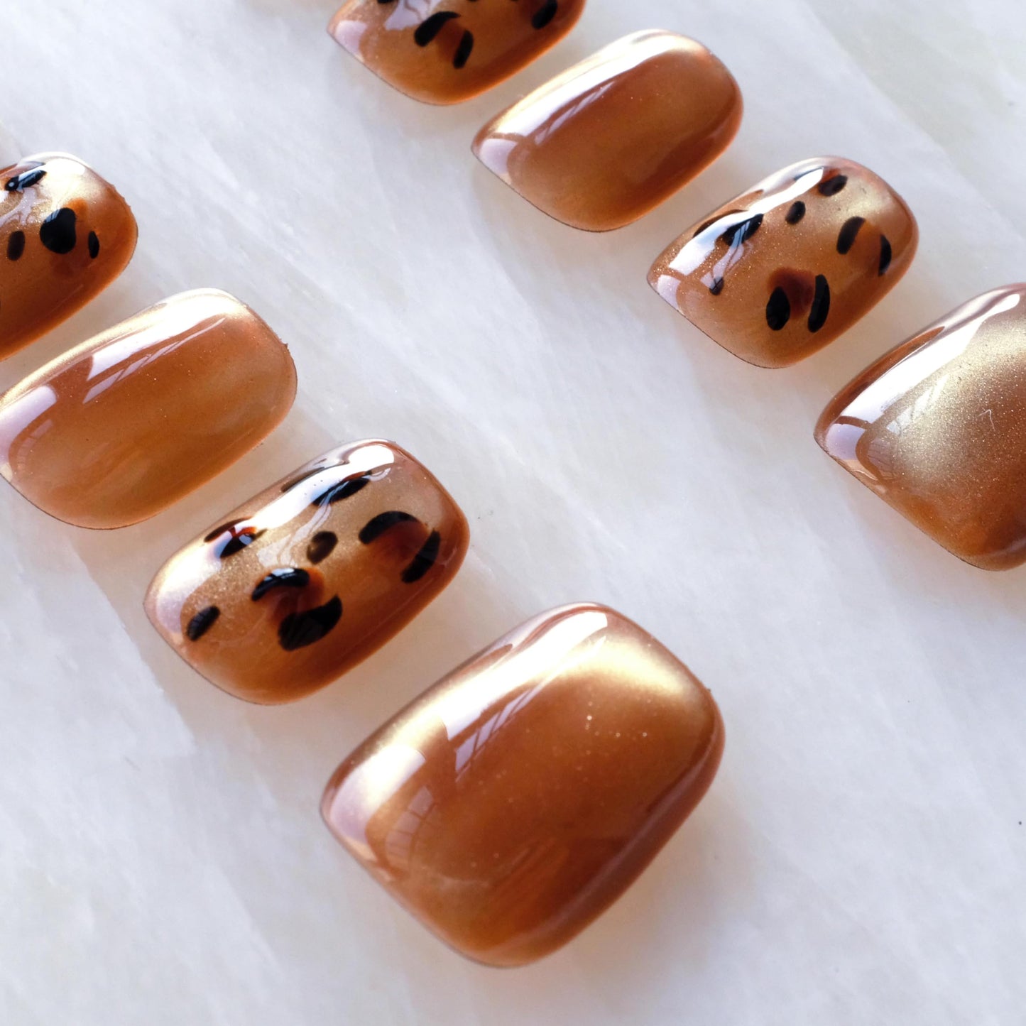 [GLORS] Caramel Leopard Glitter Cat Eye False Nail Press-Ons - Premium Fall Winter Style, Short Square Shape, 10 Pieces (XS, SS)