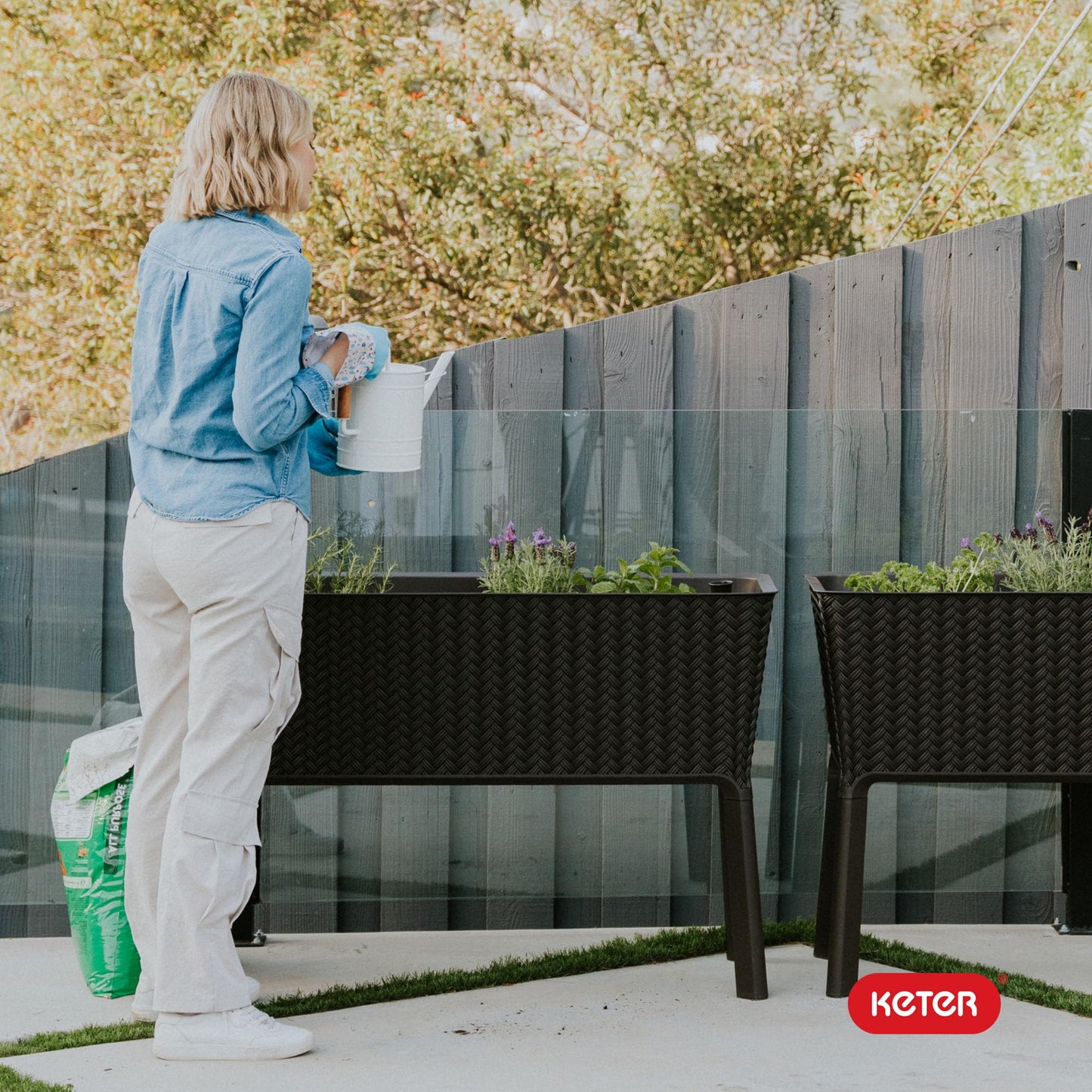 Keter Splendor 31.7 Gallon Raised Garden Bed with Self Watering Planter Box and Drainage Plug-Perfect for Growing Fresh Vegetables, Flowers and Herbs, Brown