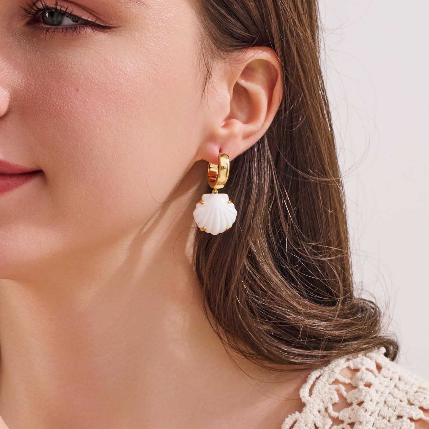 INNERDIVA White Seashell Earrings, Gold Plated Copper Ocean Statement Jewelry Summer Beach Seashell Earrings for Women