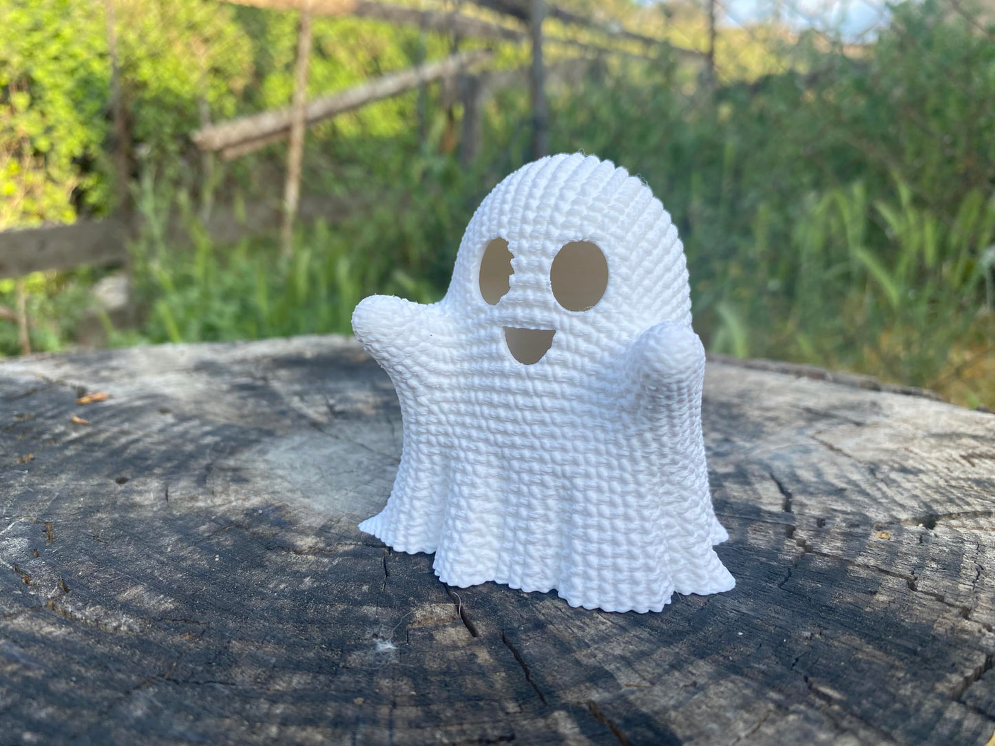 Cute Crocheted Ghost – 3D Printed Ghost Decor with Knitted Look | LED Tea Light Halloween Decoration (Light Not Included) | Cozy Spooky Season Home Accent