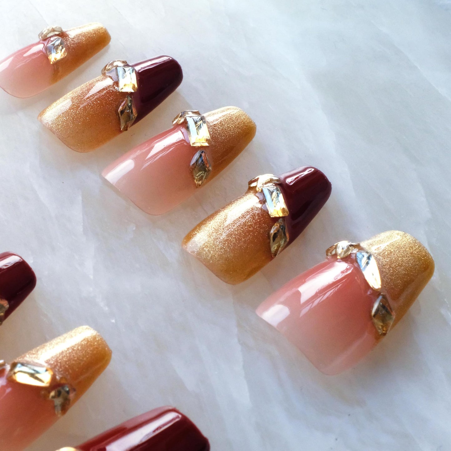 GLORS Press on Nails, Red Cat Eye False Nails with Gold Glitter, long ballerina Shape, 10 Pieces (Small, LC)