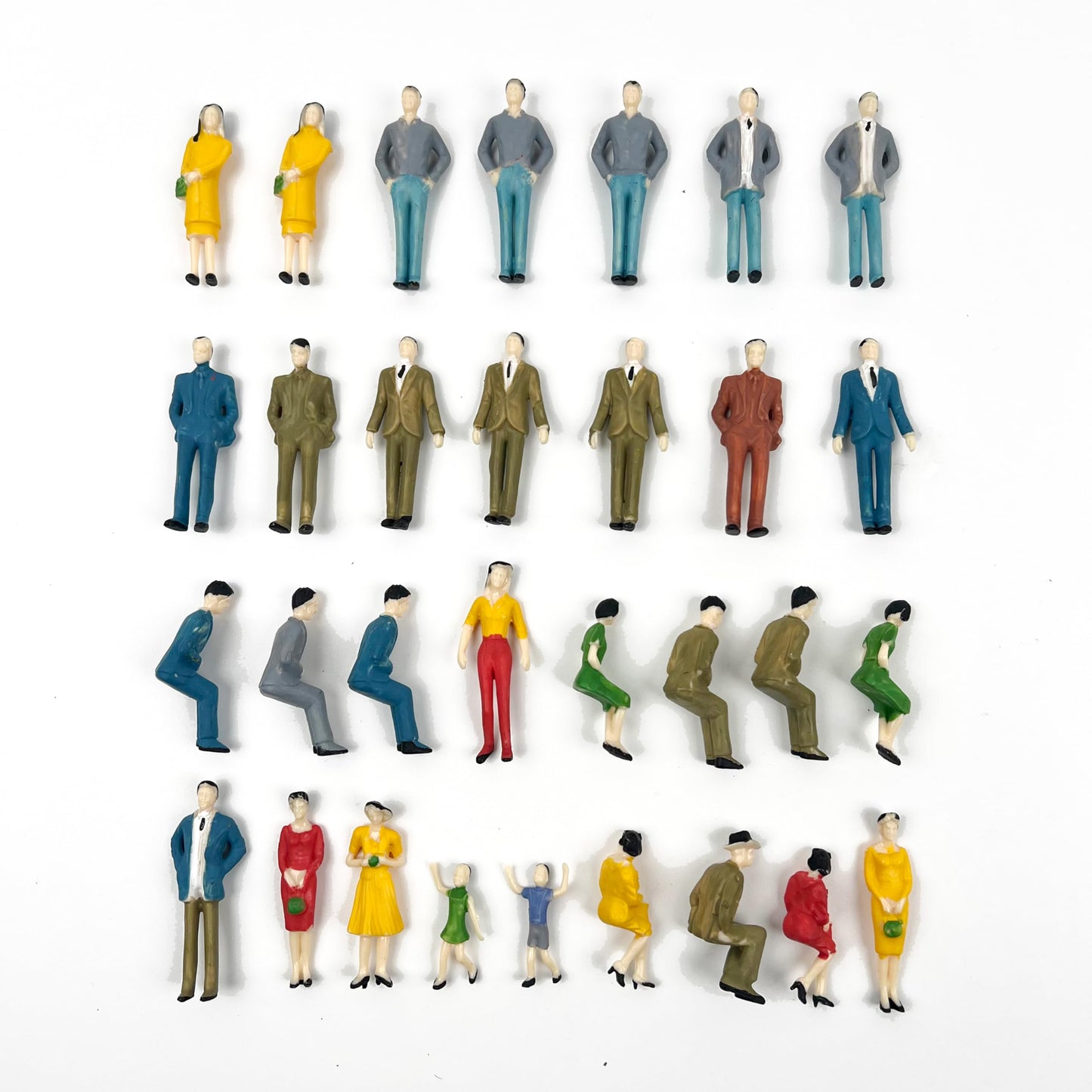 ZZZ SAN ZHI 1:30 Miniature People Figures, ABS Plastic Model People with Mixed Poses (Randomly Shipped) for Architecture Diorama Railway Layout Sand Table Scene Building, Adult Hobby Supplies (30)