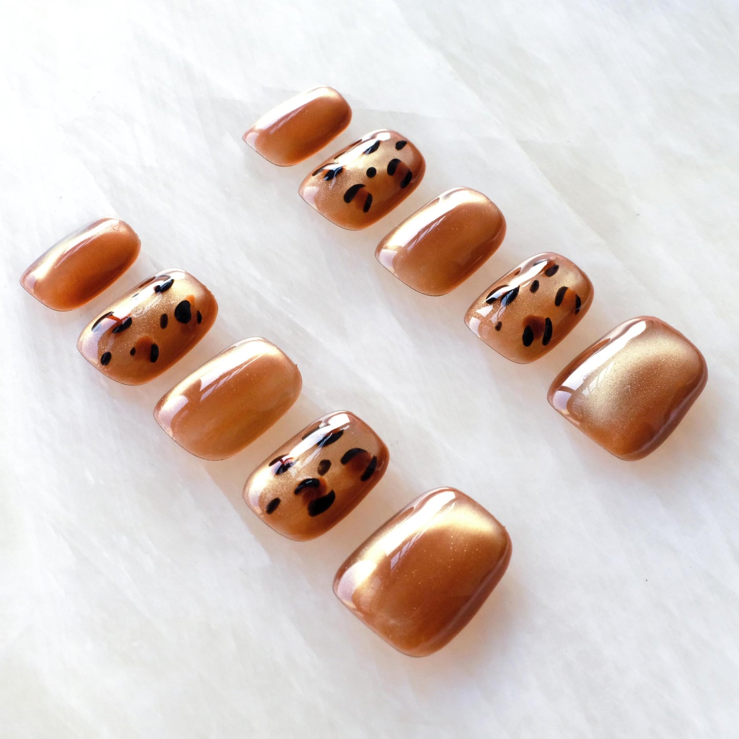 [GLORS] Caramel Leopard Glitter Cat Eye False Nail Press-Ons - Premium Fall Winter Style, Short Square Shape, 10 Pieces (Small, SS)
