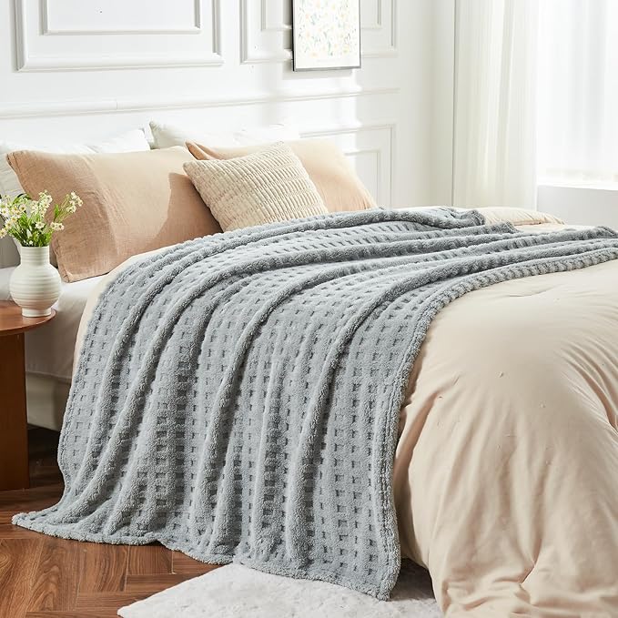 NEWCOSPLAY Super Soft Queen Blanket Grey Premium Silky Flannel Fleece 3D Waffle Checkered Lightweight Bed Blanket All Season Use (Light Grey, Queen(90"x90"))