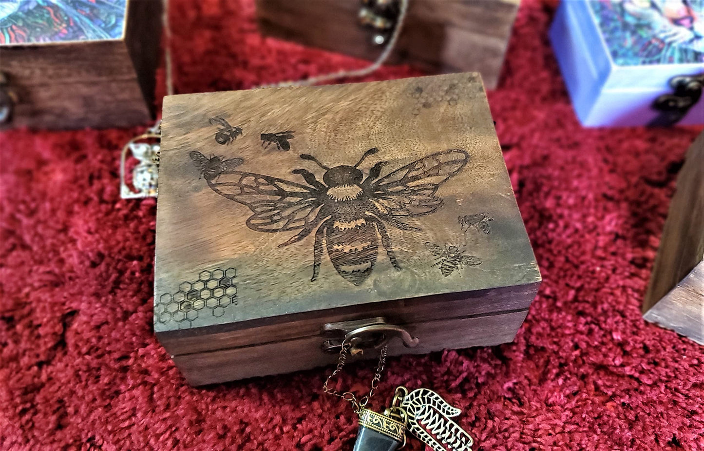 JB&C Premium Engraved Bee Jewelry Box Beautiful Trinket Keepsake Box | Decorative Holder Organizer | Gift Idea Valentine's Day, Birthday Christmas, Weddings, Animals Bee Lover Gifts for Home Décor