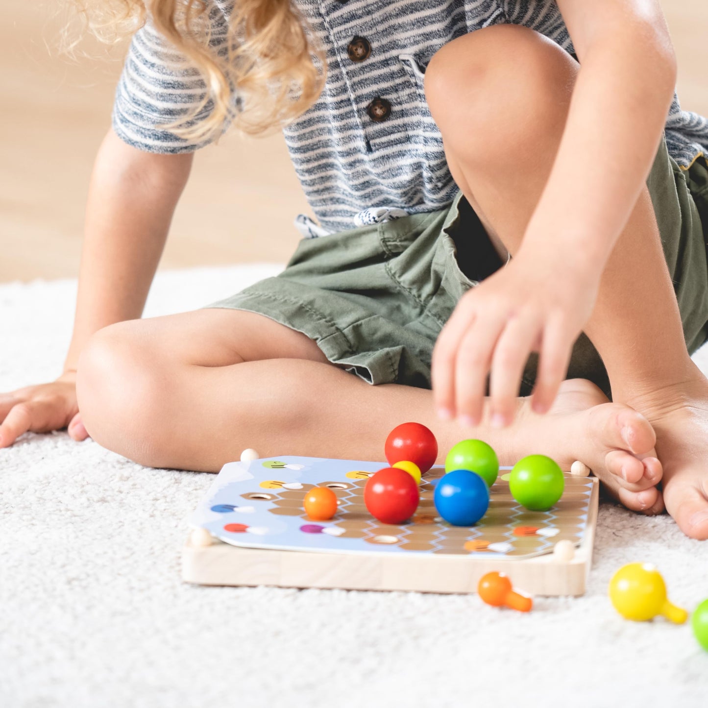 PlanToys® Creative Peg Board Wooden Toy for Kids Ages 3+ | Montessori Educational Game for Imagination, Fine Motor Skills & Coordination | Eco-Friendly Learning Set
