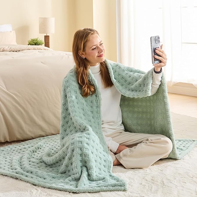 NEWCOSPLAY Super Soft King Blanket Green Premium Silky Flannel Fleece 3D Waffle Checkered Lightweight Bed Blanket All Season Use (New Sage Green, King(90"x110"))