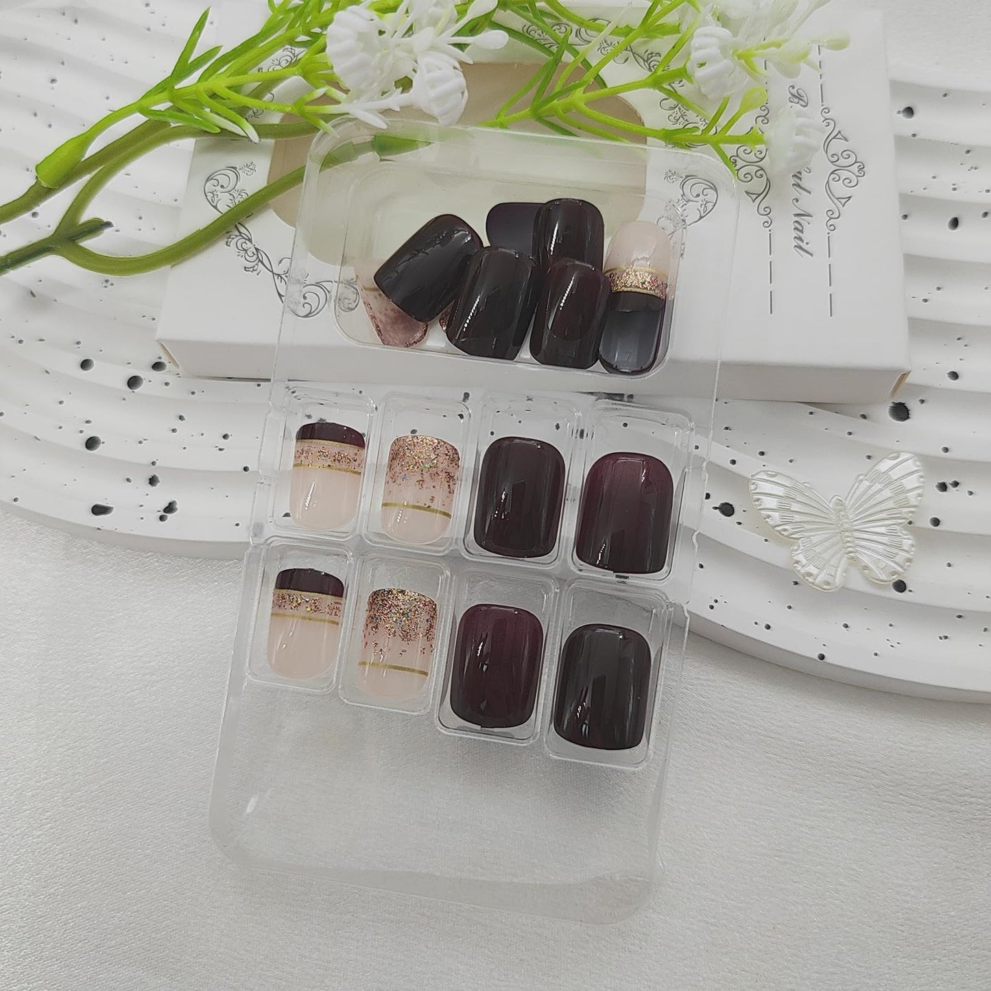 Fall Press-on Square Short French Tip Brown False Nails with Golden Glitter Designs - Glossy Glue-on Artificial Stick-on Nails for Women - 24 Pcs