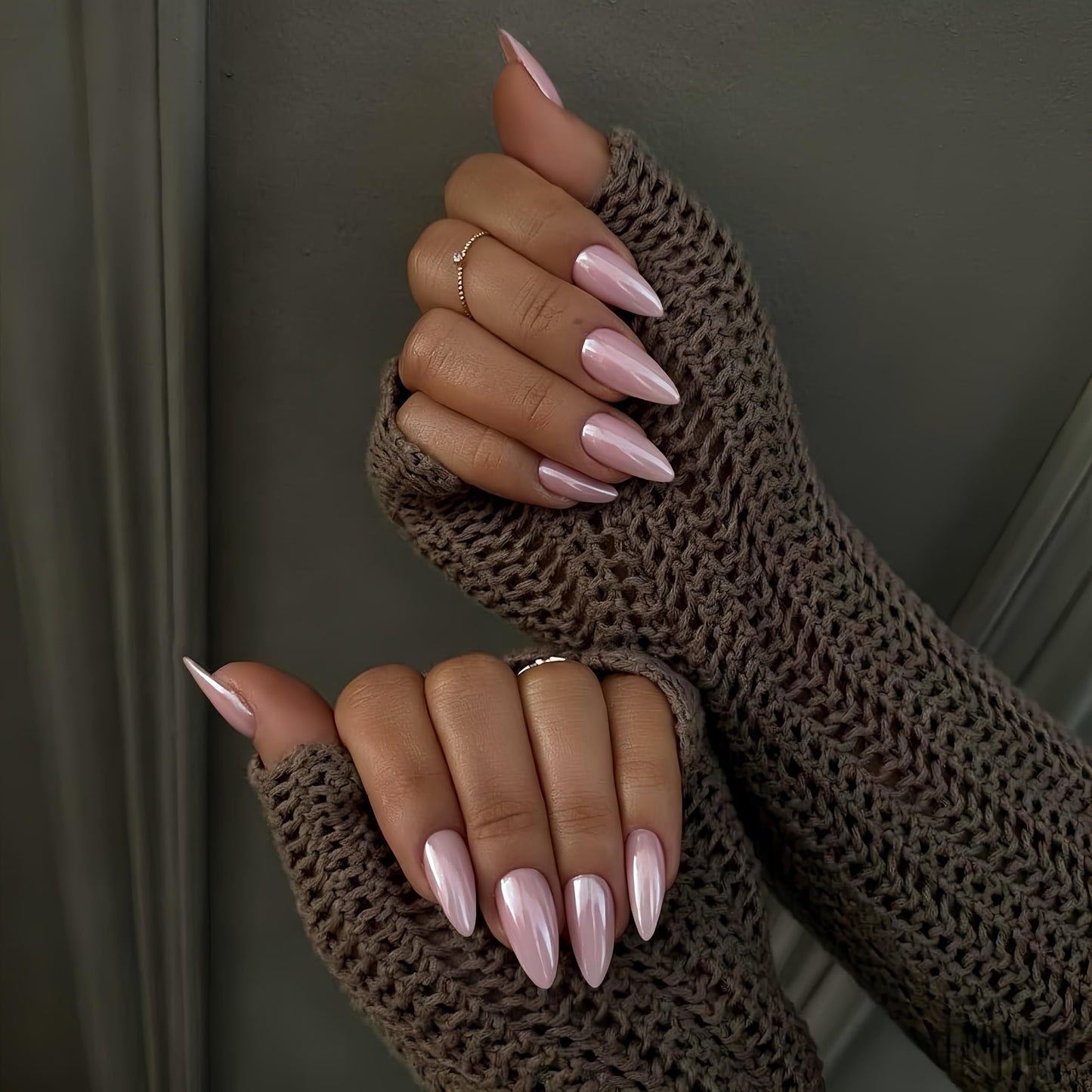Light Pink Chrome Press on Nails Medium Short Almond, KQueenest Sparkle Glazed Stiletto Acrylic Fake Nails With Mirror Effect, Pearlescent Glue on Nails False Nails Press ons for Daily Wear 24 Pcs