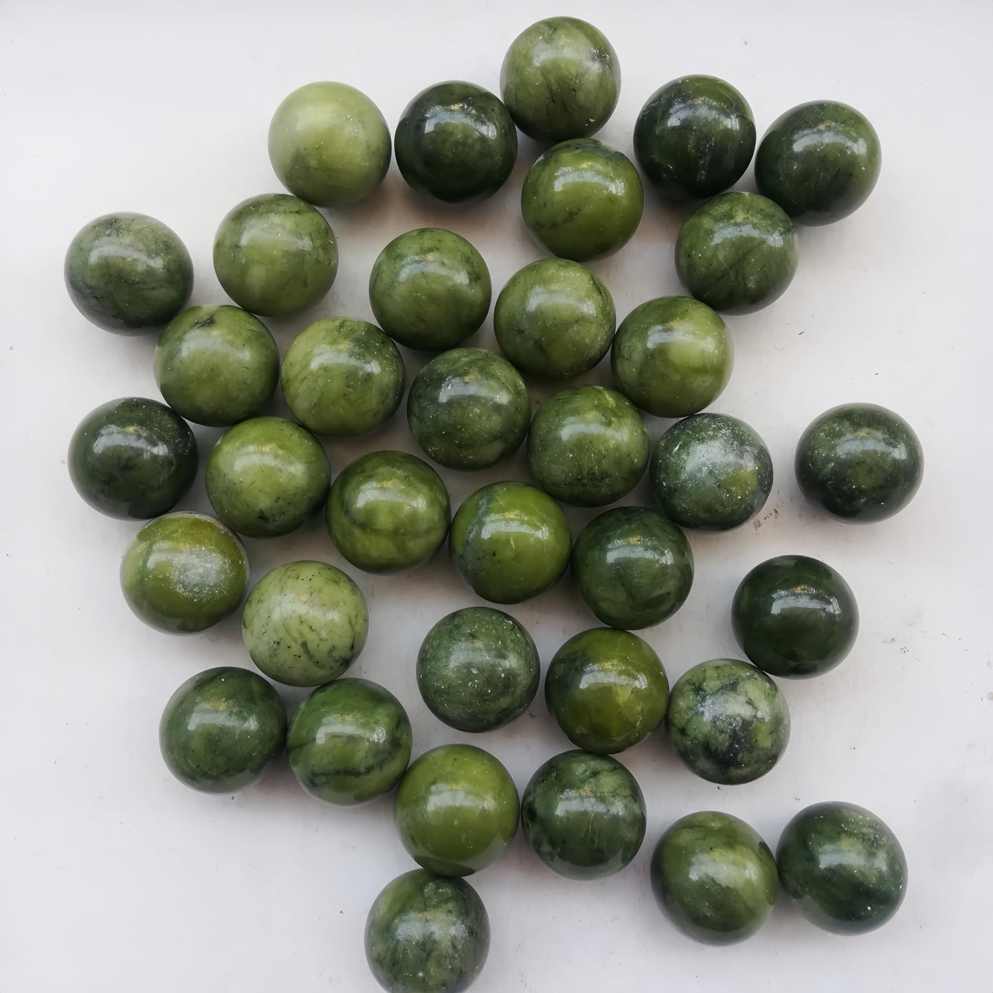 Sunshcat Natural Green Jade 0.78 Inchs Crystals and Healing Stone Ball Set,Home Desktop Feng Shui Array Decoration(7 Pieces) ﻿