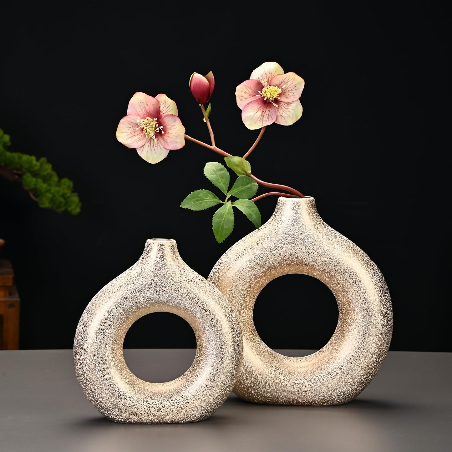 Modern Donut-Shaped Decorative Vases, Handmade Minimalist Boho ins Style, Modern Vase for Home Decor for Wedding Dinner Table Party Living Room Office Bedroom (Gold, Large + Small)