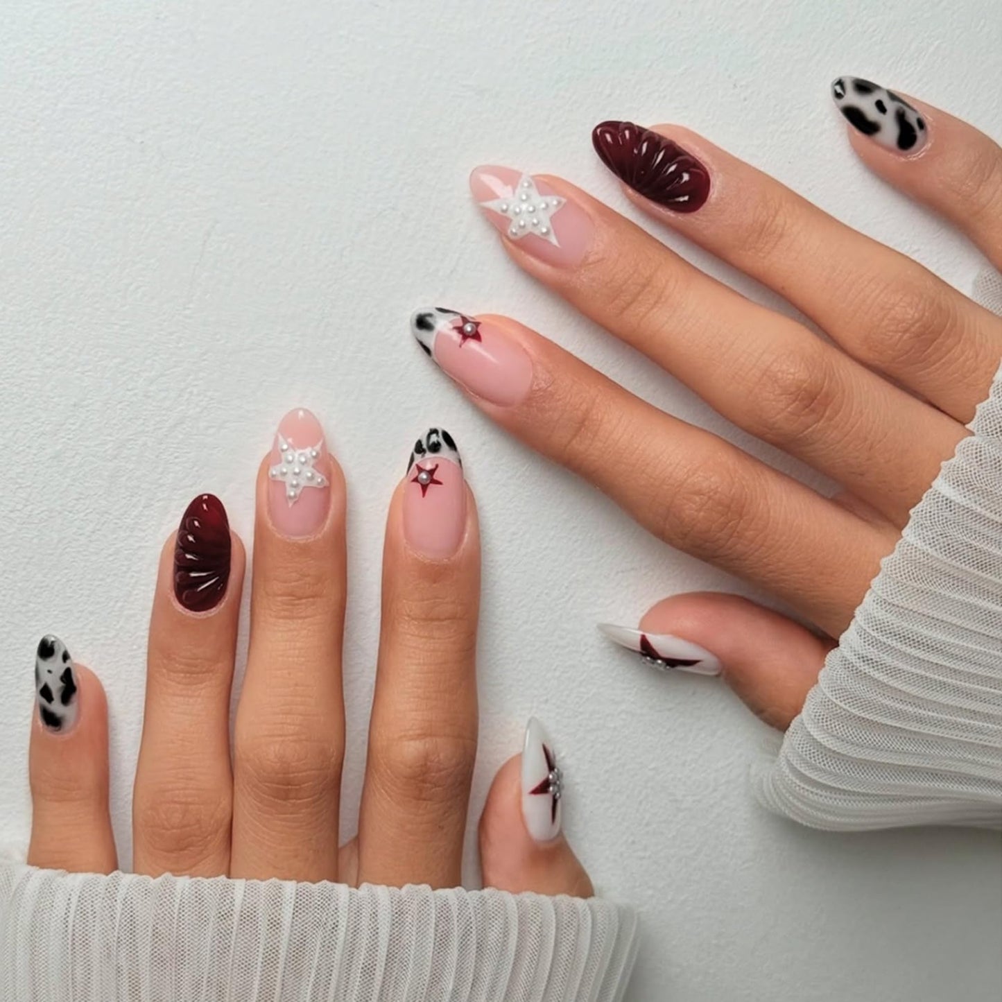 octoswave Press on Nails Medium Almond Fake Nails y2k French Artificial Nail with Stars and Spot Nails for Women 24pcs