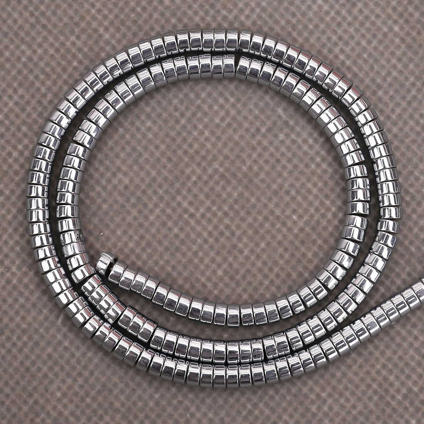 BONNY BOXX 150PCs Natural Silver Hematite Spacer Beads, Loose Semi Precious Flat Round Gemstone Heishi Disc Stone Beads for Beading Jewelry Making 4mm*2mm