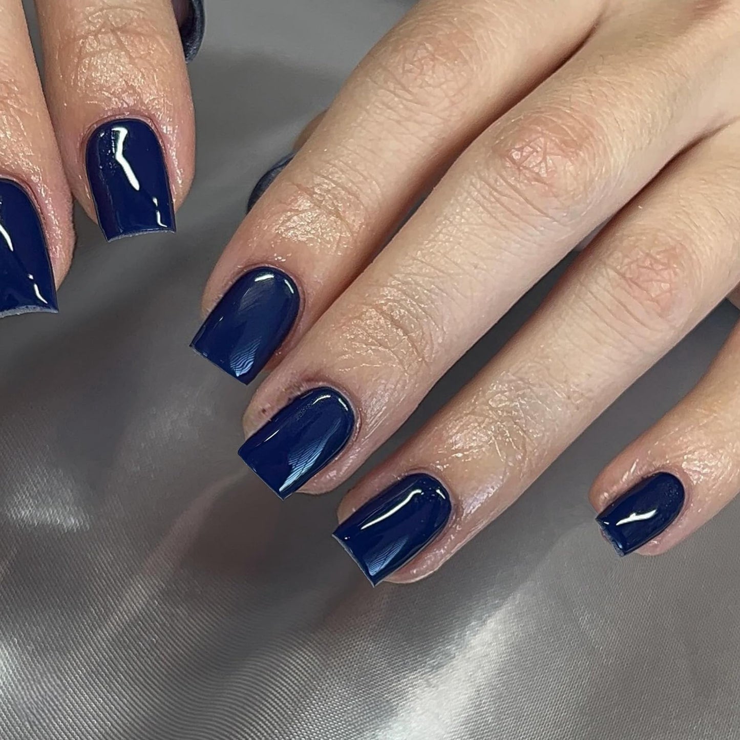 XCREANDO Dark Blue Press on Nails Short Square Fake Nails Glue on Short Square Press ons, Acrylic False Glue on Nail Stick on for Women and Girls 24PCS