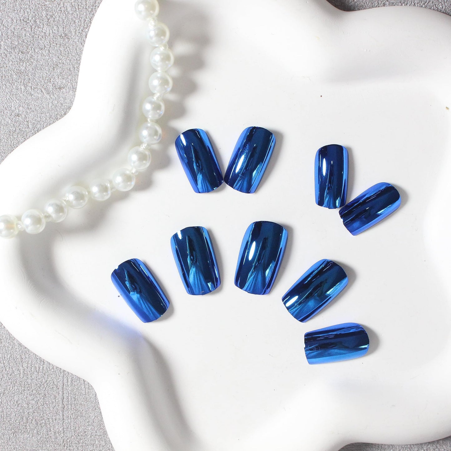 KQueenest Royal Blue Chrome Press on Nails Short Medium Square Metallic Fake Nails Glitter Glue on Nails Short Medium Mirror False Acrylic Nails Press Ons Natural Stick on Nails for Women 24 Pcs