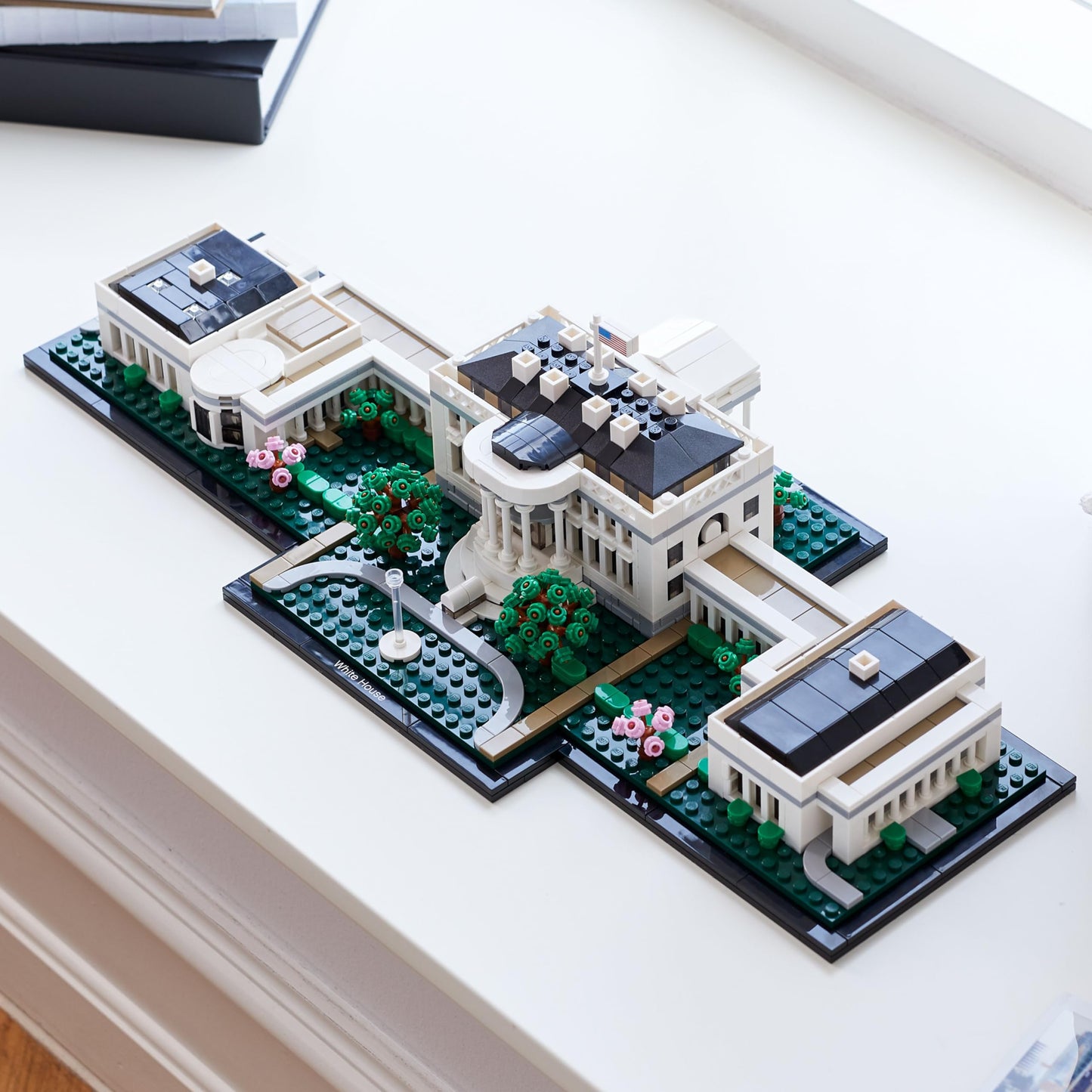 LEGO Architecture Collection: The White House 21054 - Model Building Kit, Creative Set for Adults and Teens, Energizing DIY Project, Iconic Presidential Office, Great Collectible Gift for Father's Day
