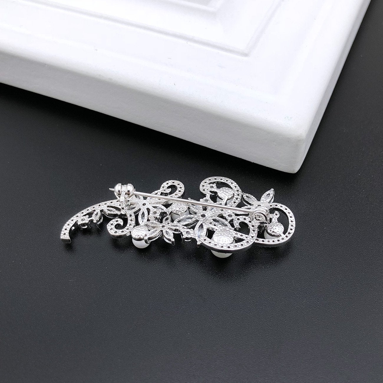 YOQUCOL Elegant Wedding Brooch Pin Cubic Zirconia Crystal Bridal Brooch Jewellery for Women