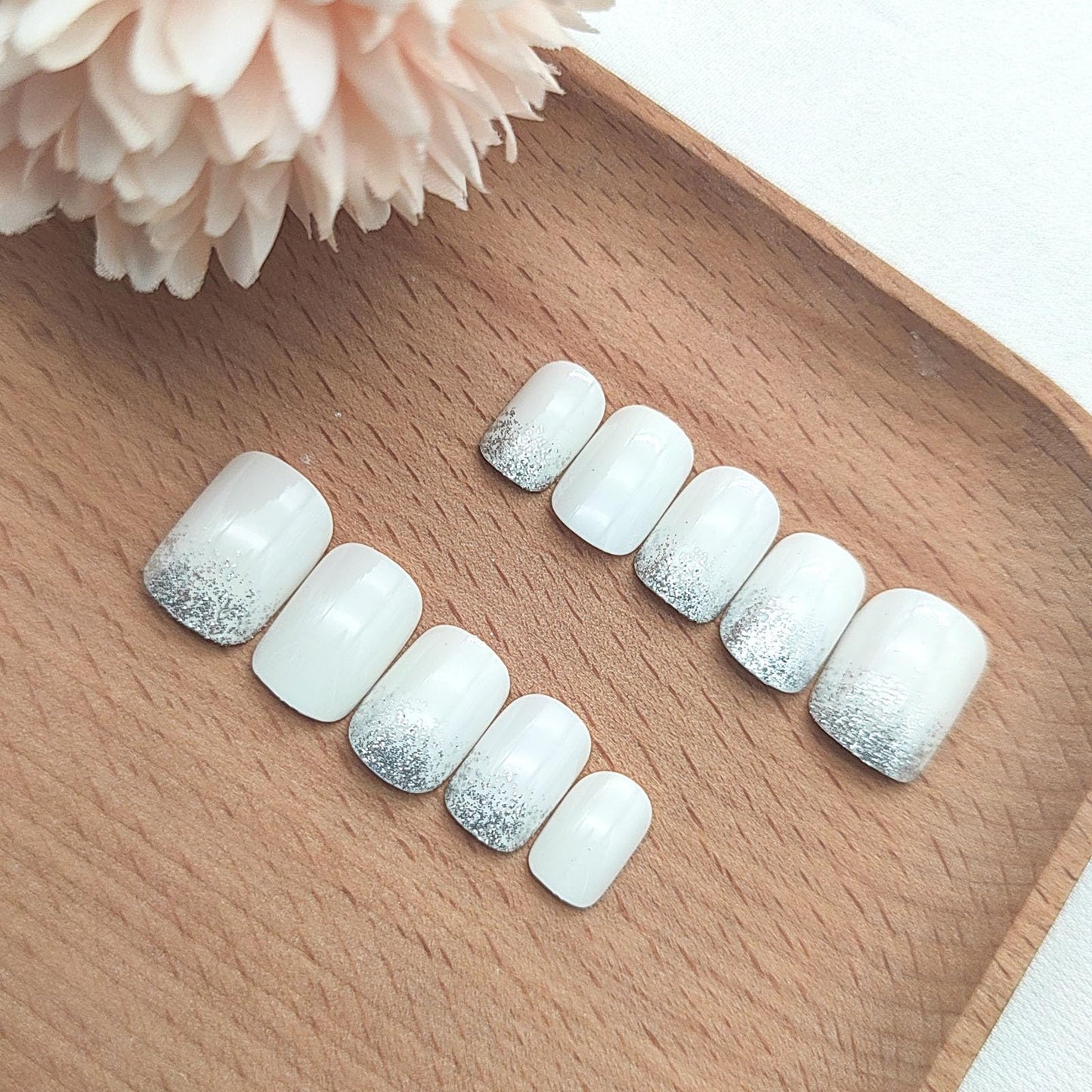 Square Press on Nails Short Fake Nails with Silver Glitter Designs Nails Press ons White Glue on Nails Glossy Acrylic Nails Simple Artificial Nails Natural Stick on Nails for Women 24Pcs
