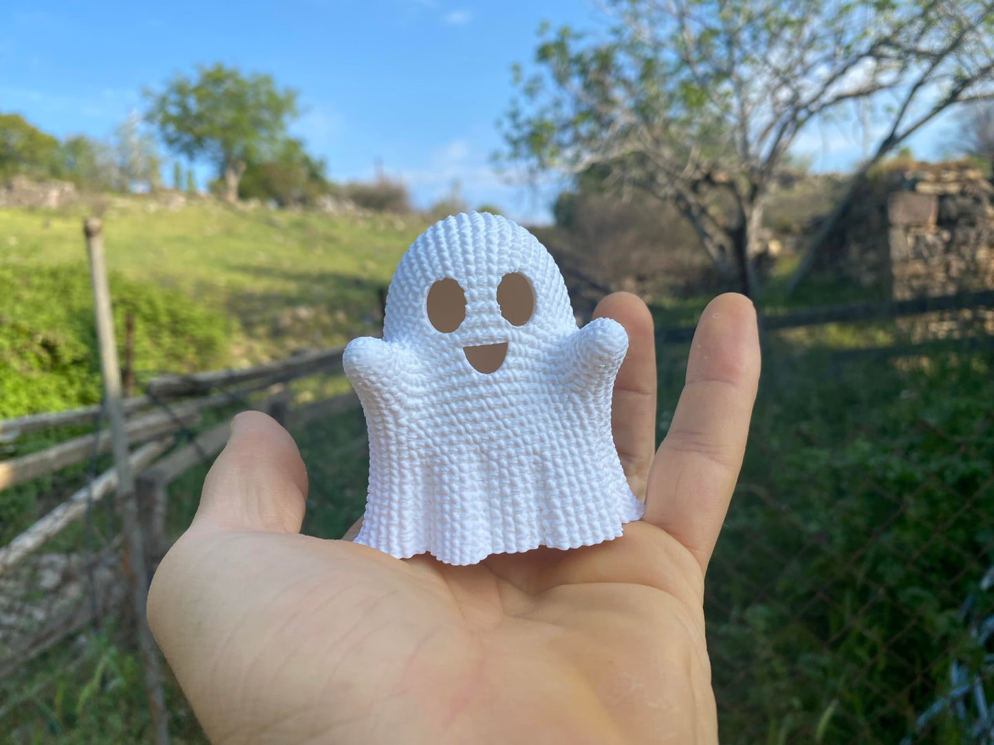 Cute Crocheted Ghost – 3D Printed Ghost Decor with Knitted Look | LED Tea Light Halloween Decoration (Light Not Included) | Cozy Spooky Season Home Accent