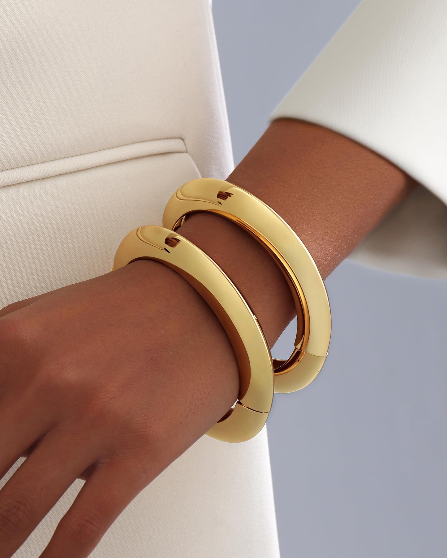 AYWFCBF 2pcs Gold Bangle Bracelets for Women, Trendy Hinged Cuff Open Wide Chunky Gold Bracelet Stack Arm Cuff Jewelry for Women