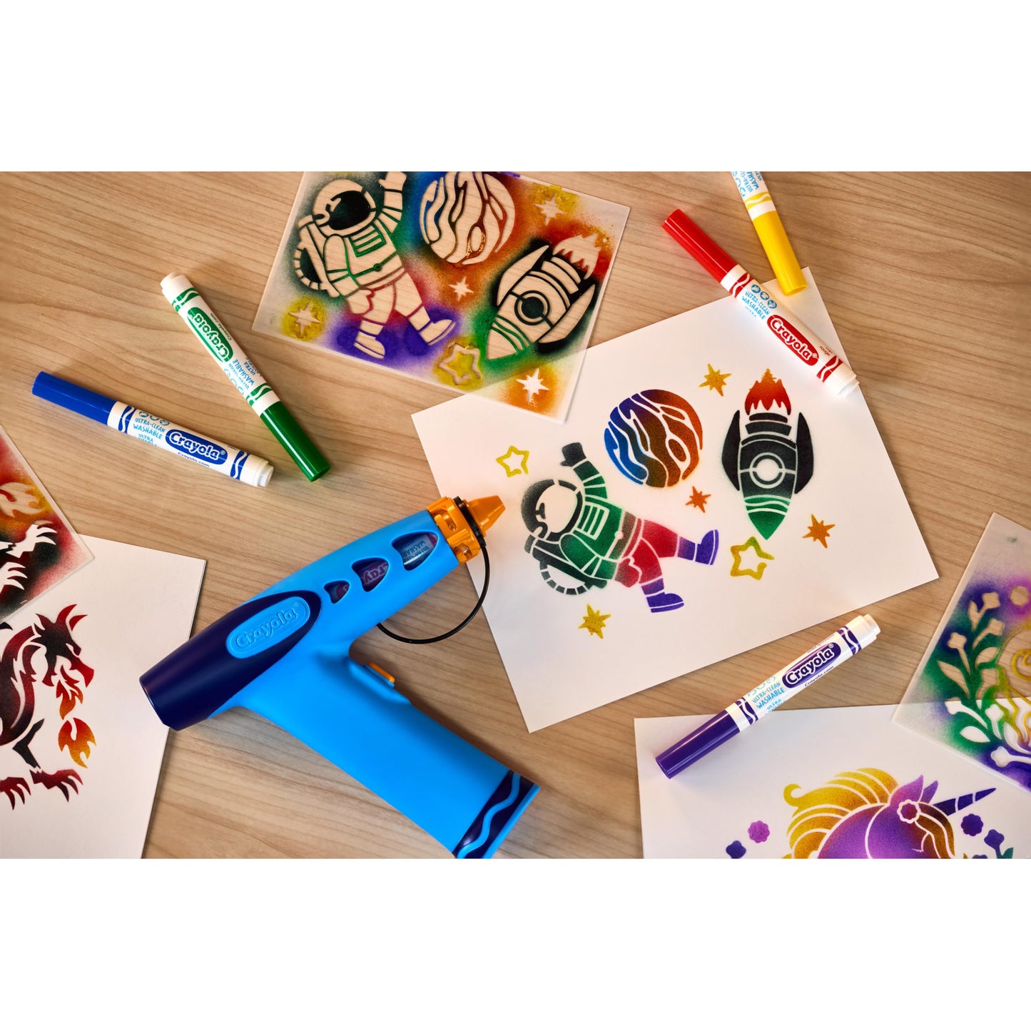 Crayola Marker Airbrush Spray Art Kit, Battery-Powered Sprayer with 8 Washable Markers & 5 Stencils, DIY Craft Set, Ages 6+